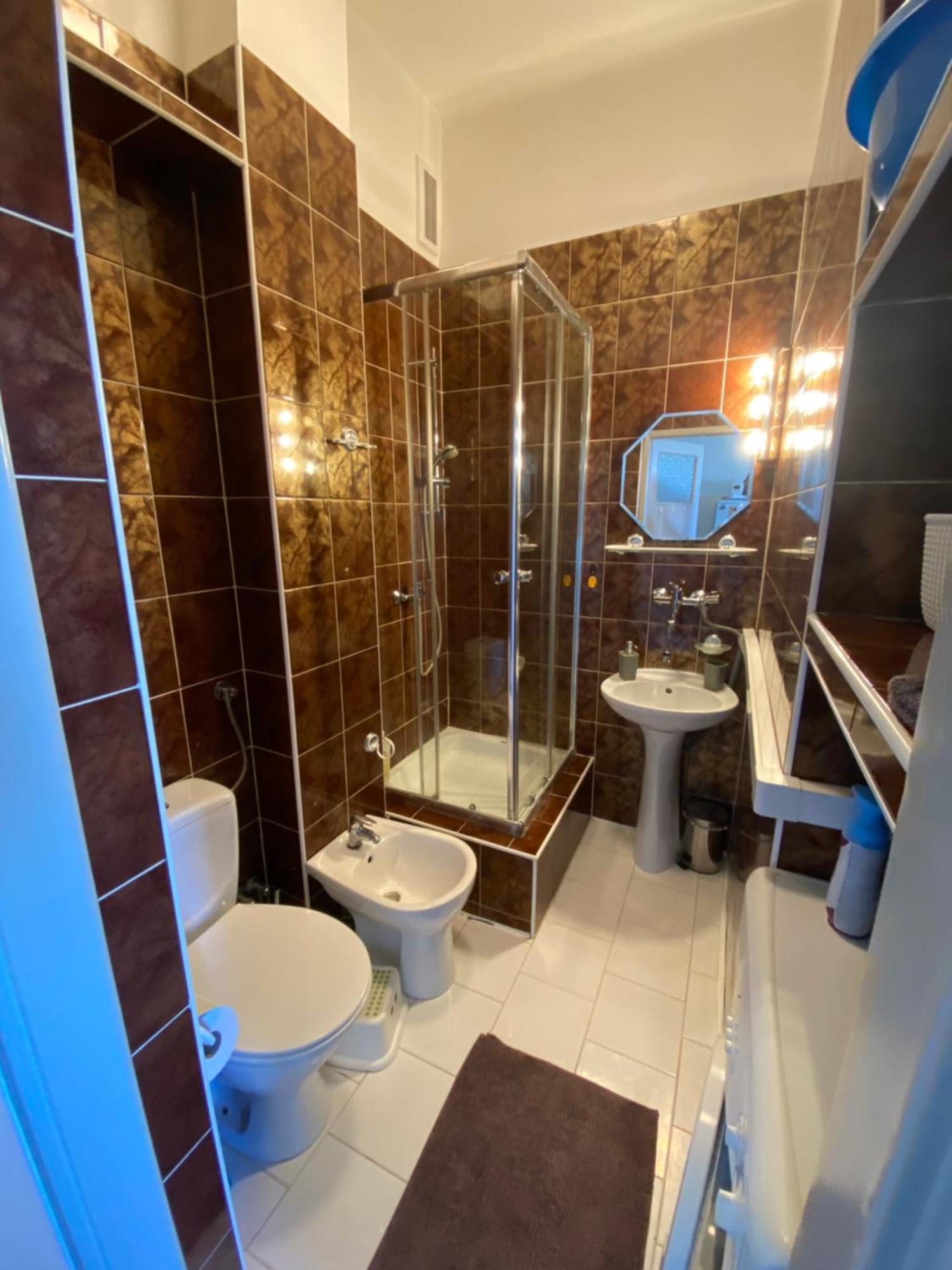 Ohmyhome - Sunny Apartment In City Center Warsaw Ngoại thất bức ảnh